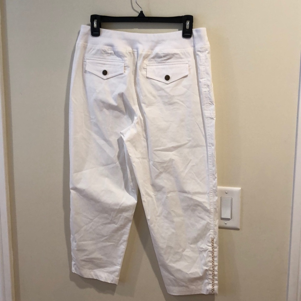 NWOT Chico’s Capri Pants - Picture 5 of 7